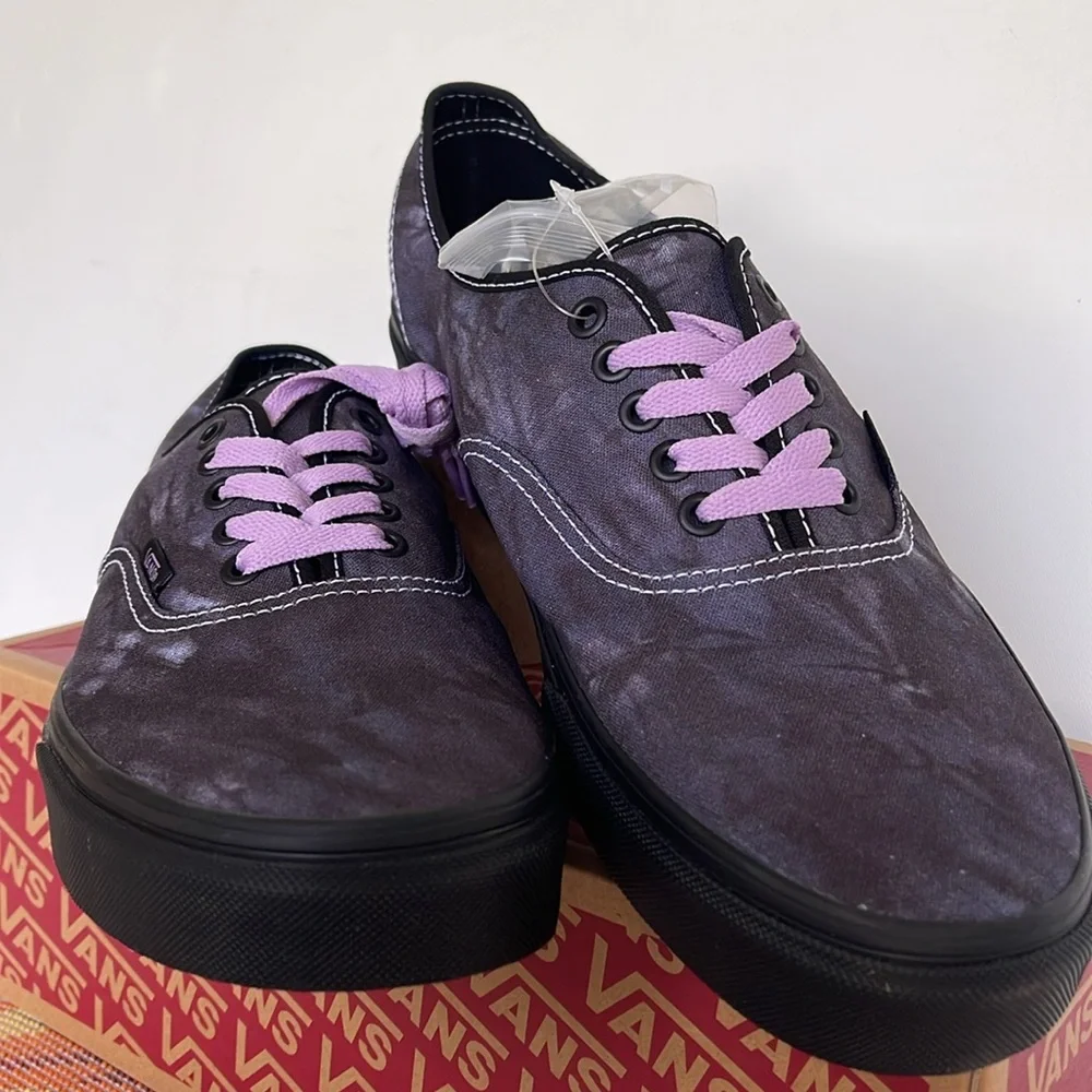 Vans WMNS Authentic
Midnight Shift Black/Black
VN0009PVBKA
Sneakers - Picture 5 of 16